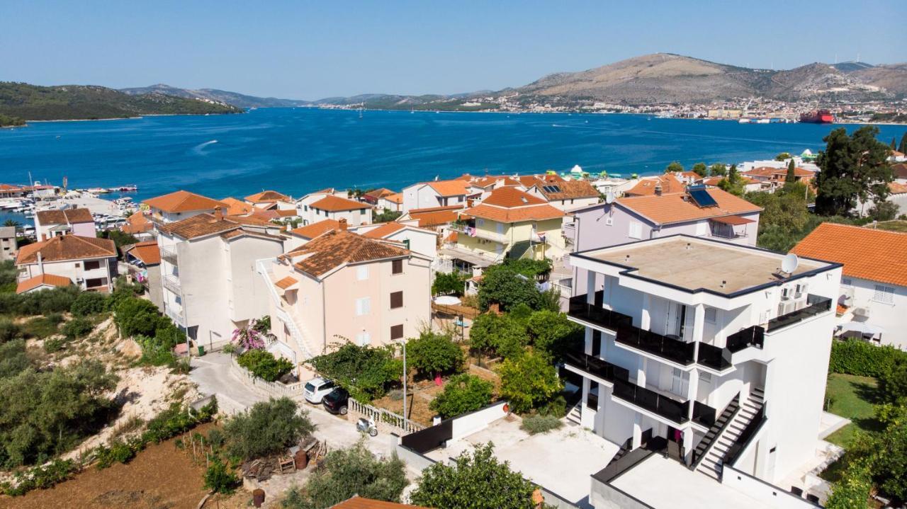 Black * Trogir
