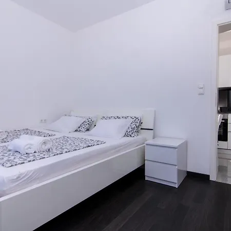 Black Home Apartments Trogir Exterior photo