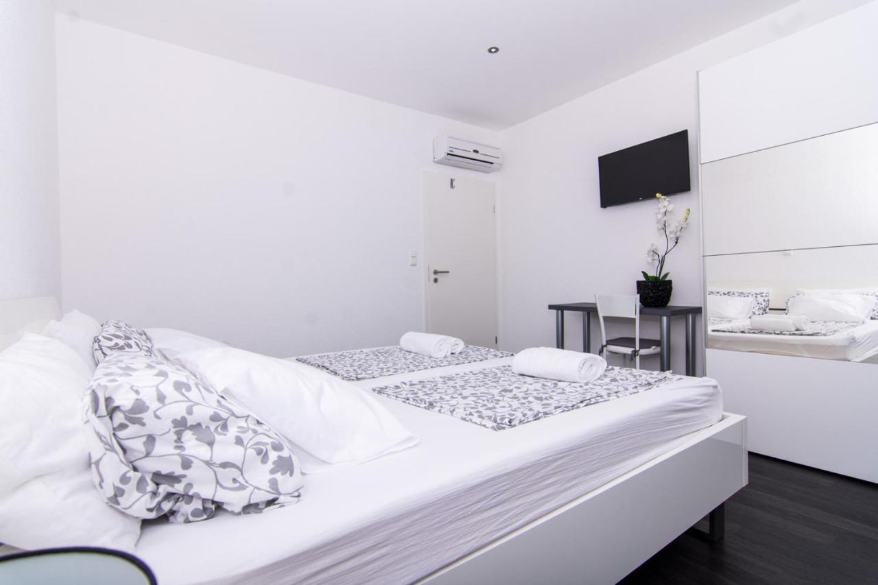 Black Apartment